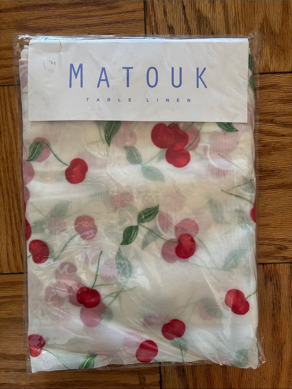 ✨NIB✨Matouk White Sheer Round Table Linen with Red Cherry Motif
